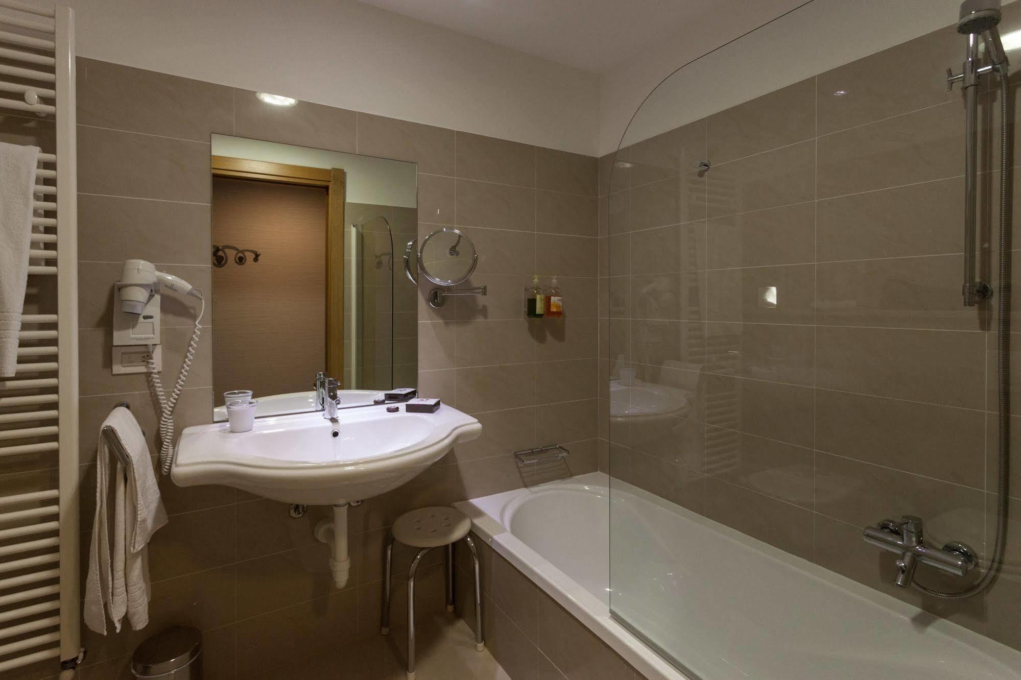 Best Western Ivrea Crystal Palace Banchette D'Ivrea Buitenkant foto